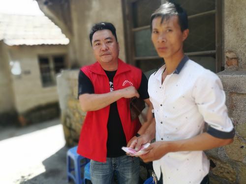 善生网络 志愿者为外来务工夫妻2岁男童料理后事的温情故事